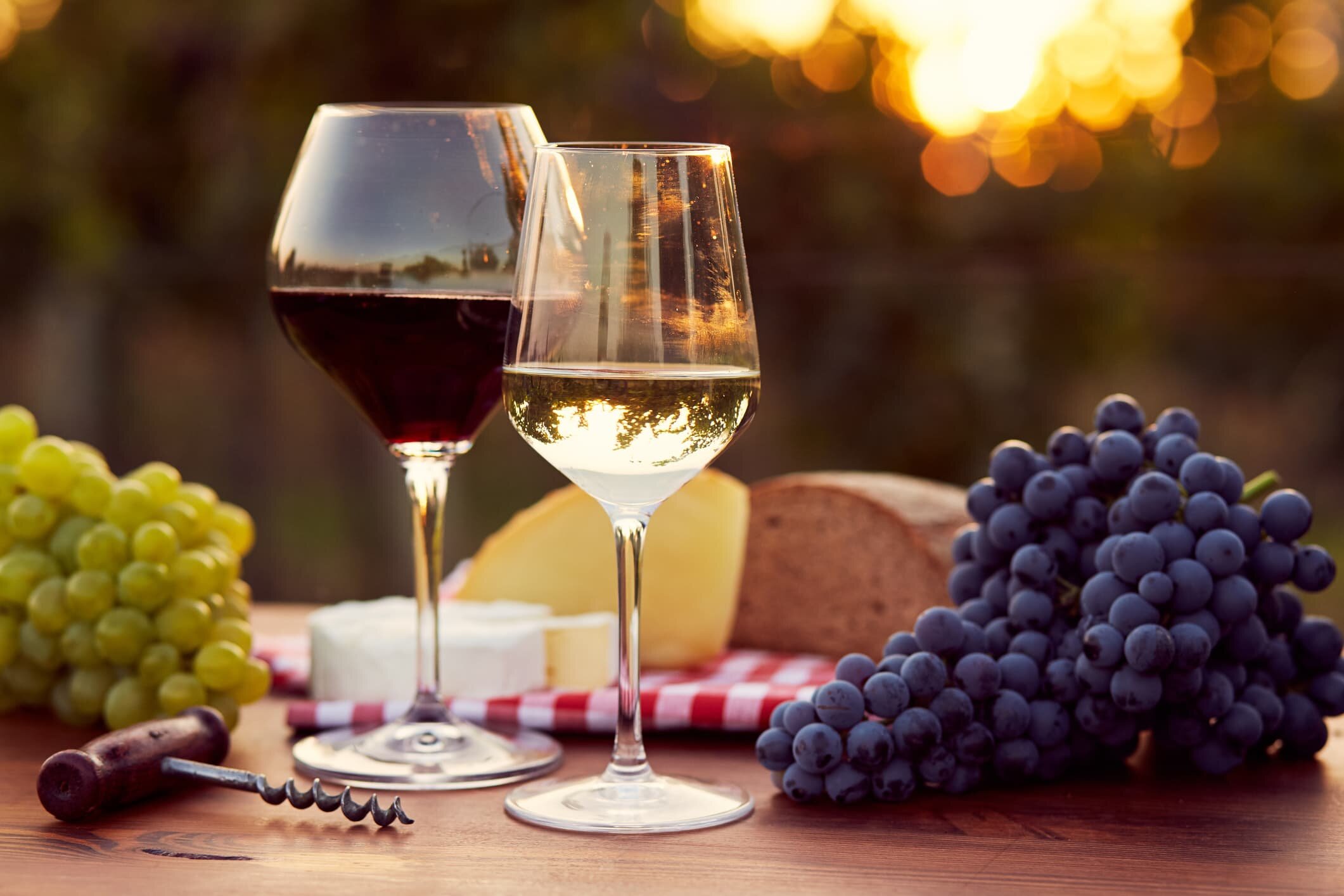 Do+You+Prefer+Red+Or+White+Wine_+Why+We+Tend+To+Like+One+Better